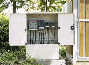 Pre-wired feeder pilarer
